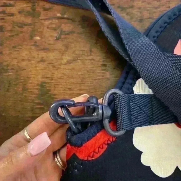 Built Poppy Flower Gourmet On The Go Lunch Tote With Removable Strap - Picture 7 of 7